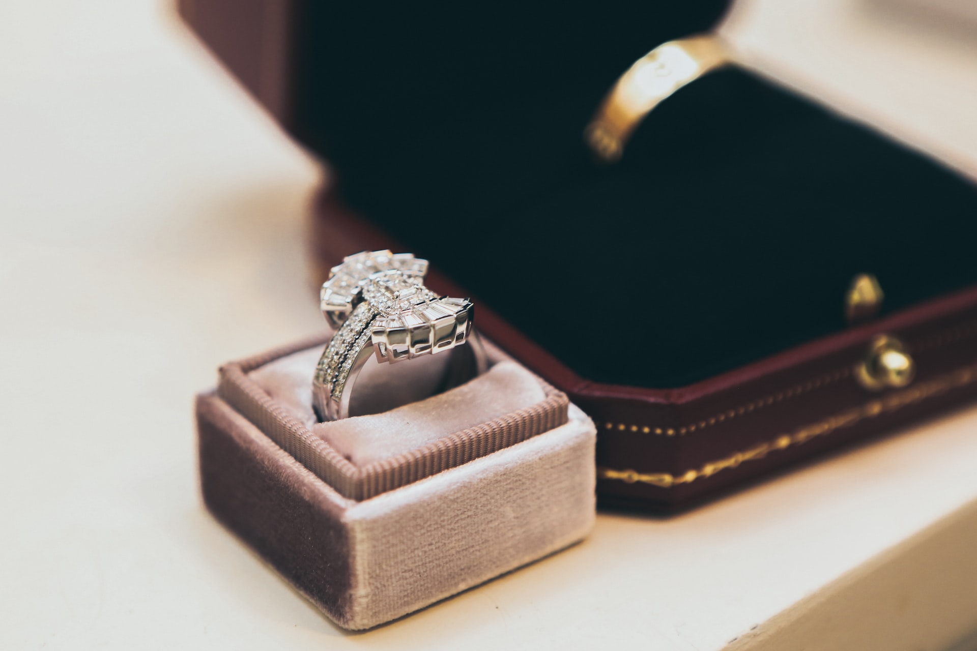 5 Great Ways to Make Her Wedding Ring Unique